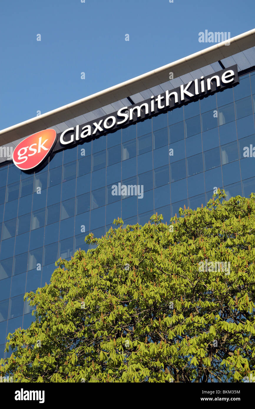 Die GlaxoSmithKline branding auf ihren Kopf Bürogebäude in Brentford, Middx, UK. Stockfoto