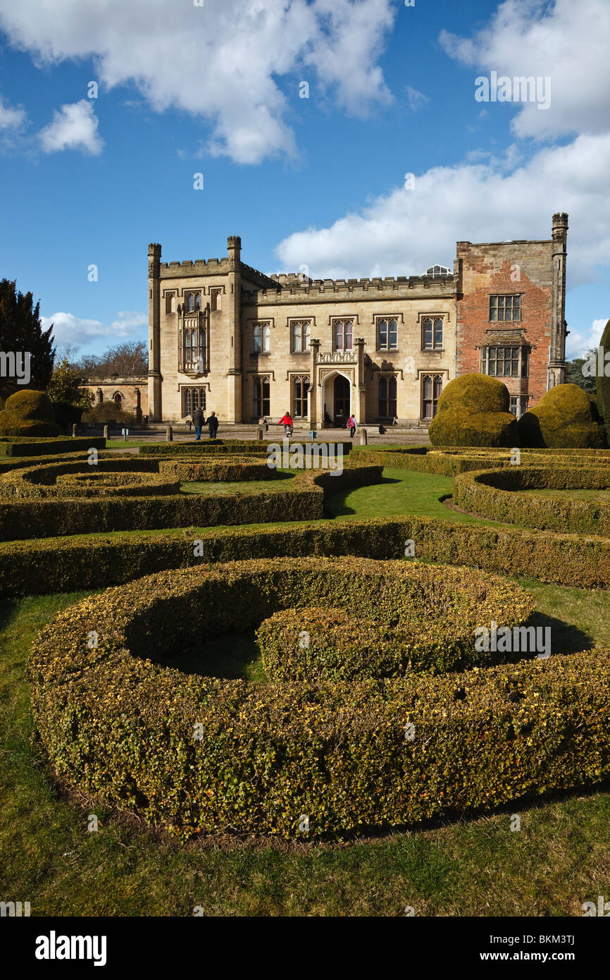 Elvaston Castle (Südfront aus dem Partere-Garten), Derbyshire. Stockfoto