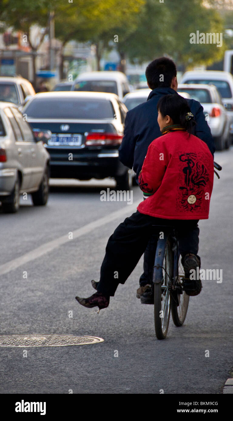 Paar mit dem Fahrrad Peking China Stockfoto