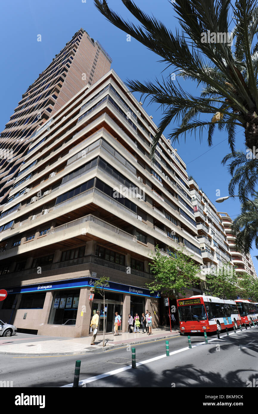 Bus auf der Avenida de Federico Soto, Alicante, Provinz Alicante, Comunidad Valenciana, Spanien Stockfoto