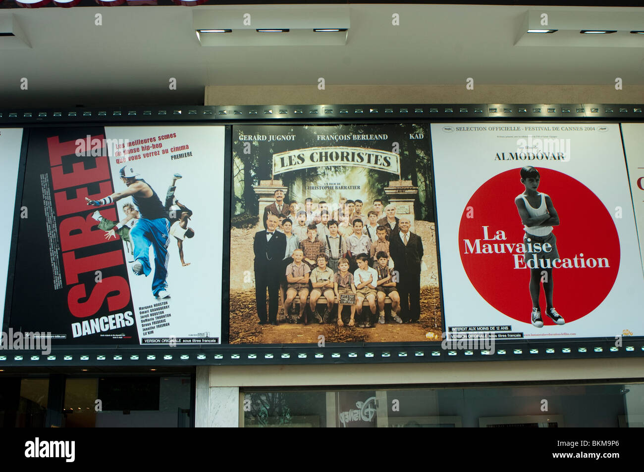 Französisches Kino Theater, Front, Filmplakate, Paris Frankreich, Plakate, Filmschild Stockfoto