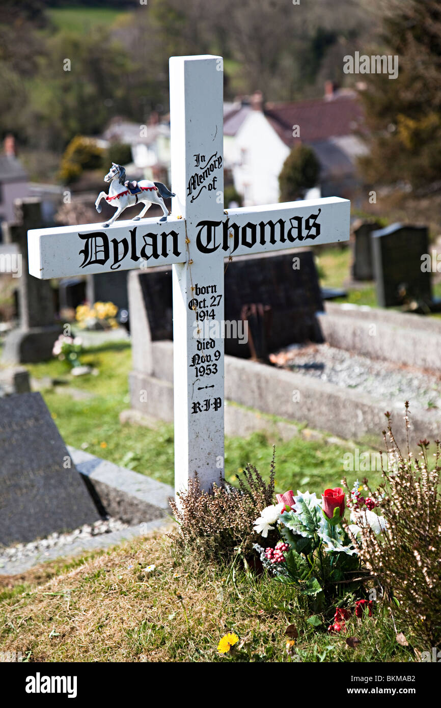 Kreuz am Grab von Dylan Thomas Laugharne Wales UK Stockfoto