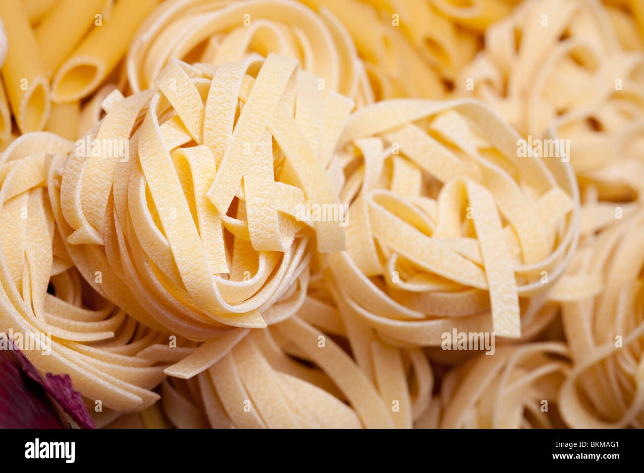 Kochen mit frischen italienischen Zutaten Stockfoto