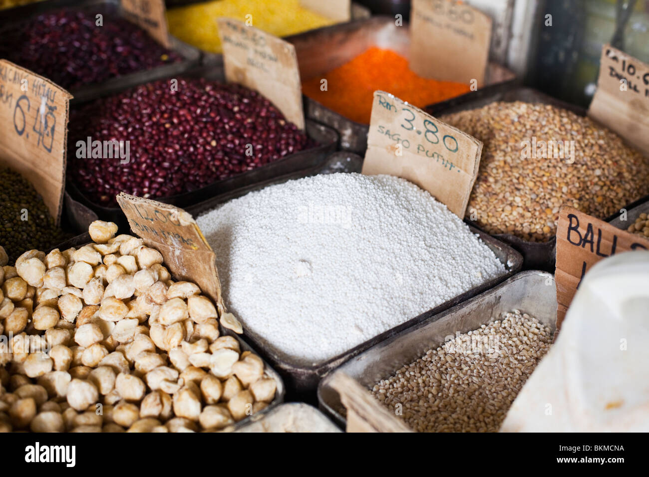 Gewürz-Shop auf Jalan Gambier. Kuching, Sarawak, Borneo, Malaysia. Stockfoto