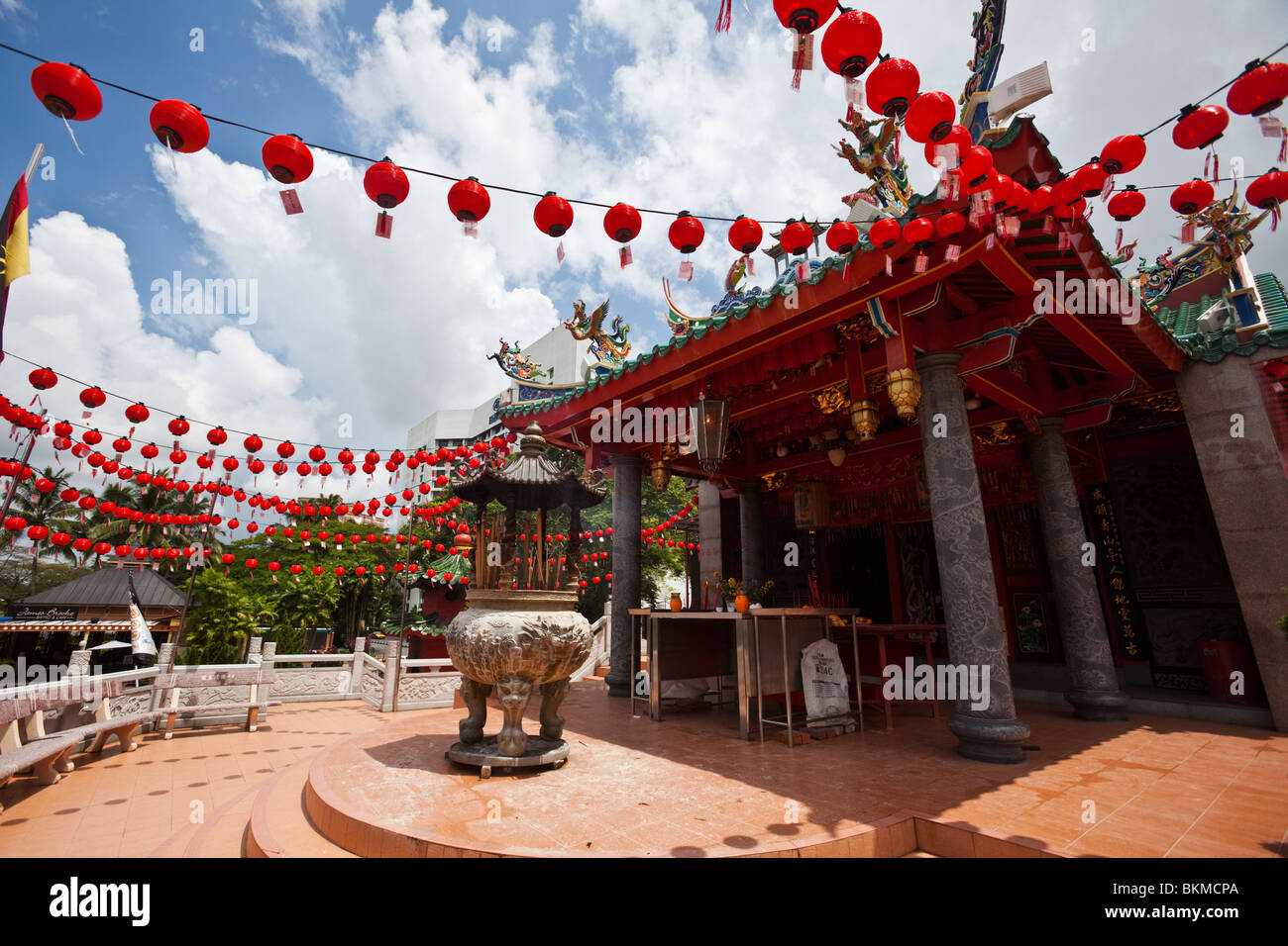 Tua Pek Kong chinesischen Tempel dekoriert während des chinesischen Neujahrs. Kuching, Sarawak, Borneo, Malaysia. Stockfoto