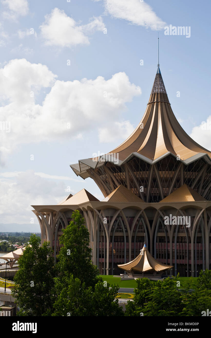 Architektur von der Sarawak State Legislative Assembly Building (Dewan Undangan Negeri). Kuching, Sarawak, Borneo, Malaysia. Stockfoto