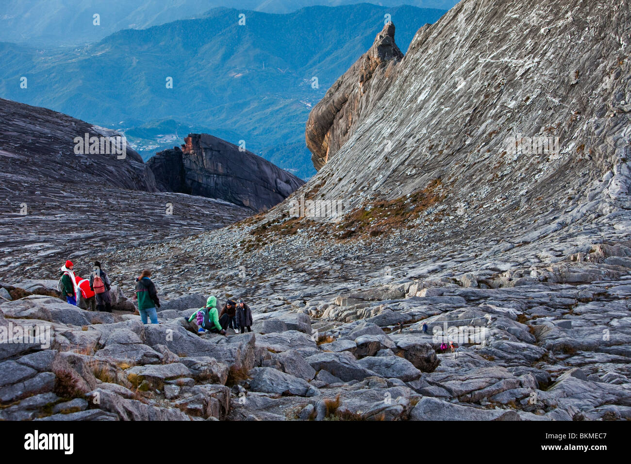 Kletterer auf dem Gesicht von Mt. Kinabalu. Kinabalu National Park, Sabah, Borneo, Malaysia. Stockfoto