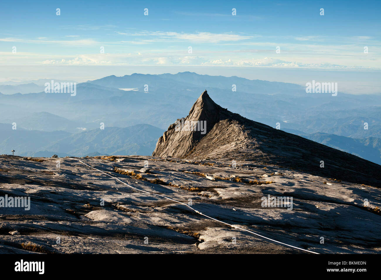 Blick in Richtung South Peak am Mt. Kinabalu. Kinabalu National Park, Sabah, Borneo, Malaysia. Stockfoto