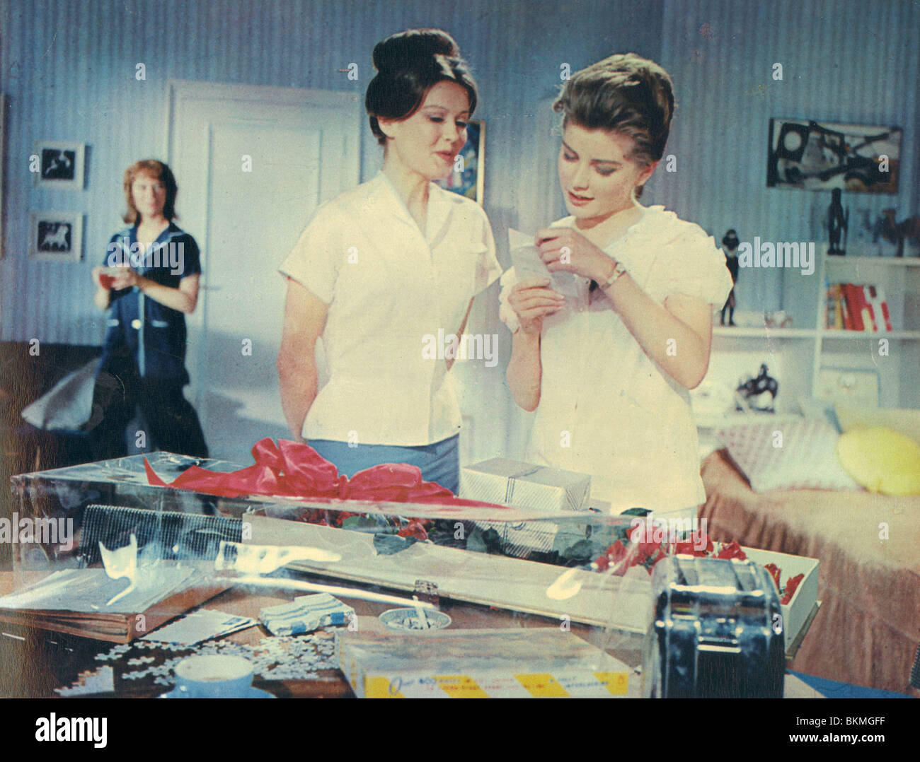 KOMMEN, FLIEGEN MIT ME (1963) LOIS NETTLETON, PAMELA TIFFIN, DOLORES HART CFWM 007FOH Stockfoto
