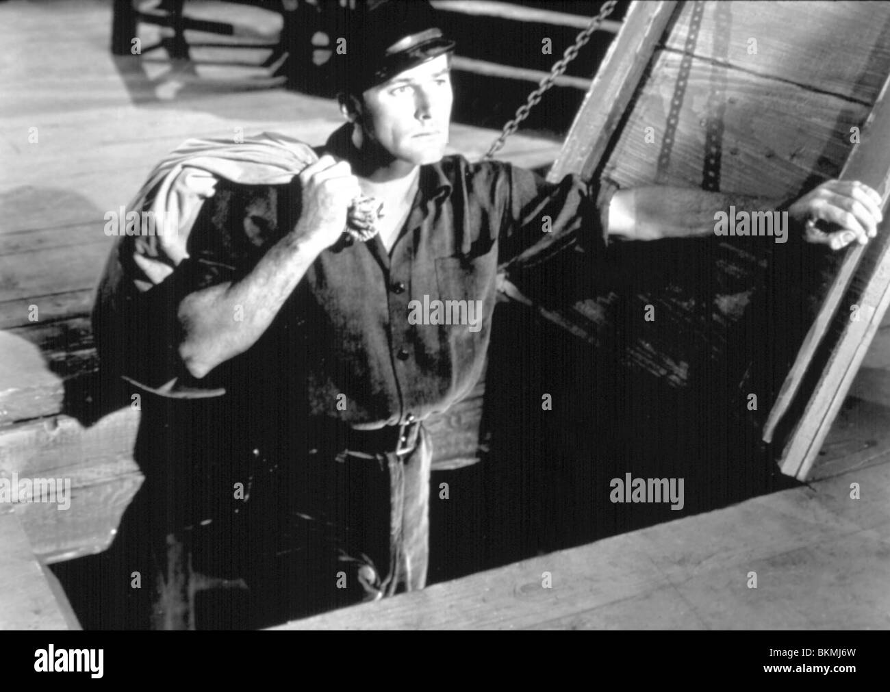 RANDE DER DUNKELHEIT (1943) ERROL FLYNN EOFD 003 Stockfoto