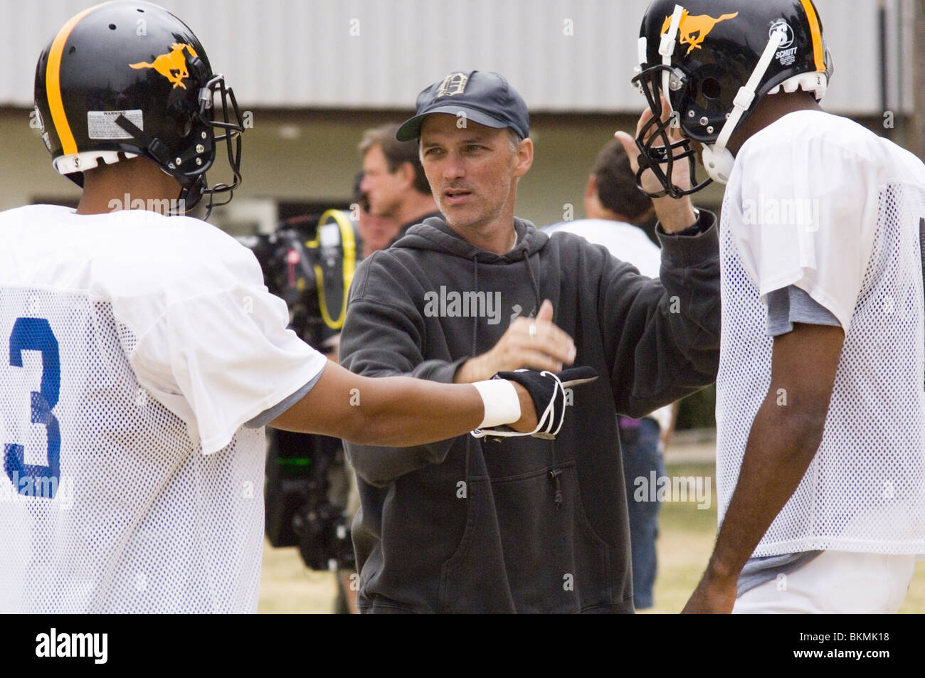 AUF ON FESTGELEGT (ALT) DREHARBEITEN (ALT) O/S "GRIDIRON GANG" (2006) MIT PHIL JOANOU (DIR) GDIR 001-06 Stockfoto