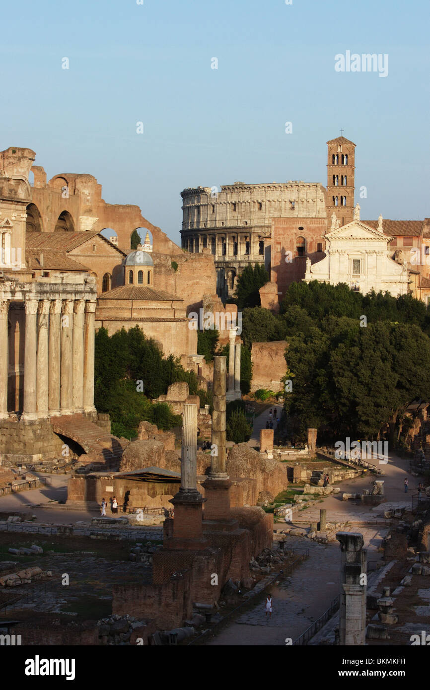 Rom, Blick auf das Forum Romanum und Kolosseum.  Rom-Italien Stockfoto