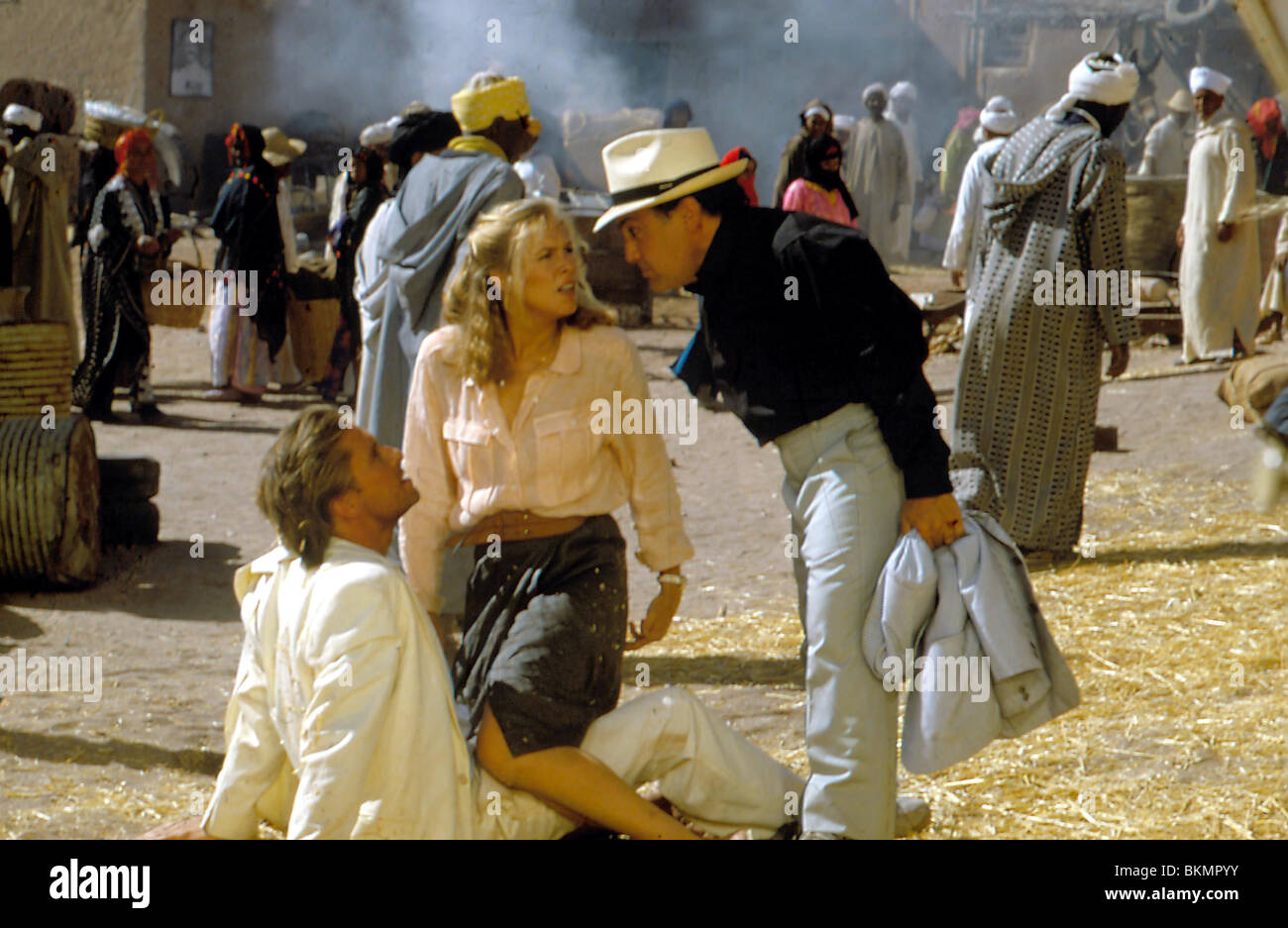 DAS JUWEL DES NILS (1985) MICHAEL DOUGLAS, KATHLEEN TURNER, DANNY DEVITO JON 026 Stockfoto