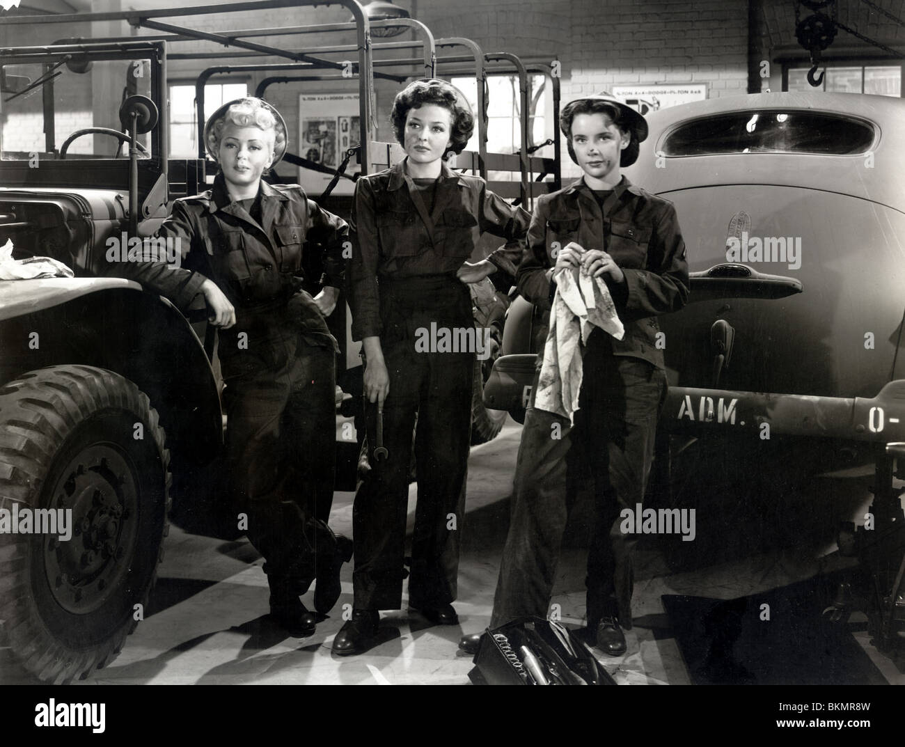 HALTEN SIE IHR PULVER TROCKEN (1945) LANA TURNER, SUSAN PETERS, LARAINE DAY, EDWARD BUZZELL (DIR) HALTEN 001 P Stockfoto