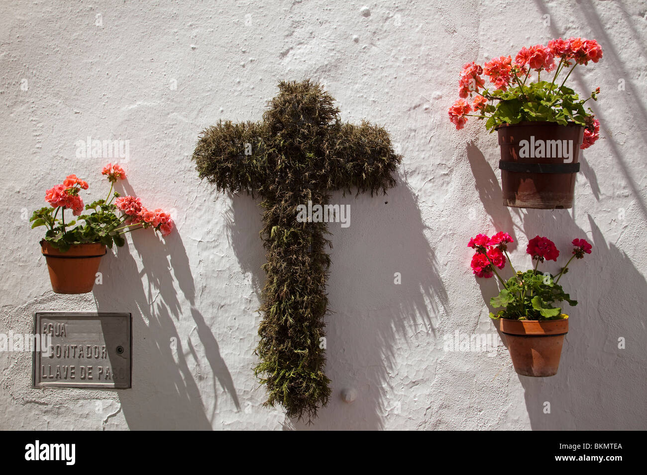 Cruz de Mayo an der weißen Dorf von Mijas Costa Del Sol, Malaga, Andalusien, Spanien Stockfoto