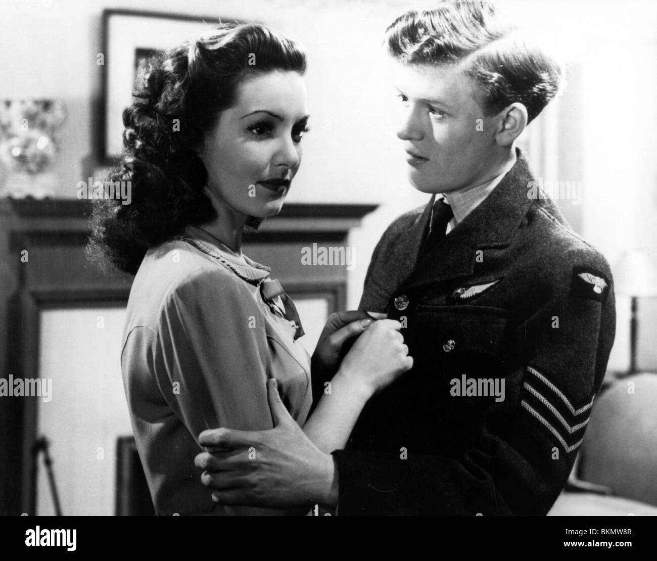 MILLIONEN WIE UNS (1943) PATRICIA ROC, GORDON JACKSON MILU 003P Stockfoto