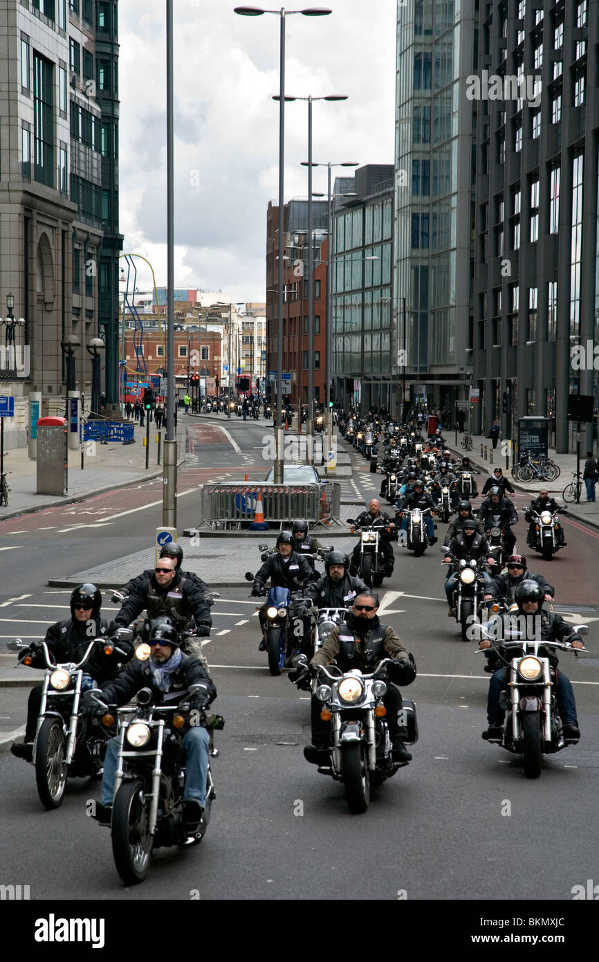 Höllen Engel durchfahren von Bishopsgate in der City of london Stockfoto