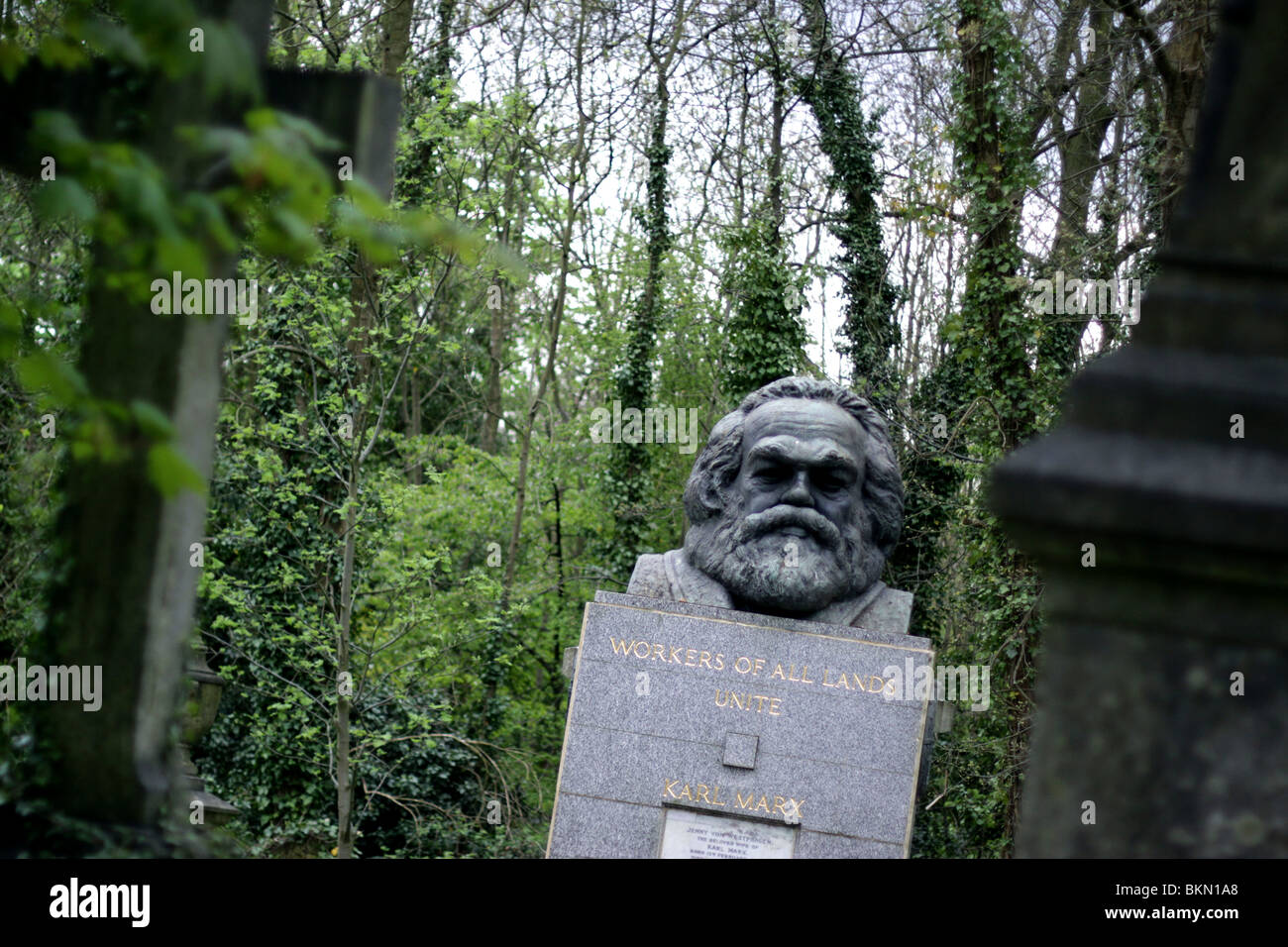 Karl Marxs Grab auf dem Highgate Cemetery in London Stockfoto