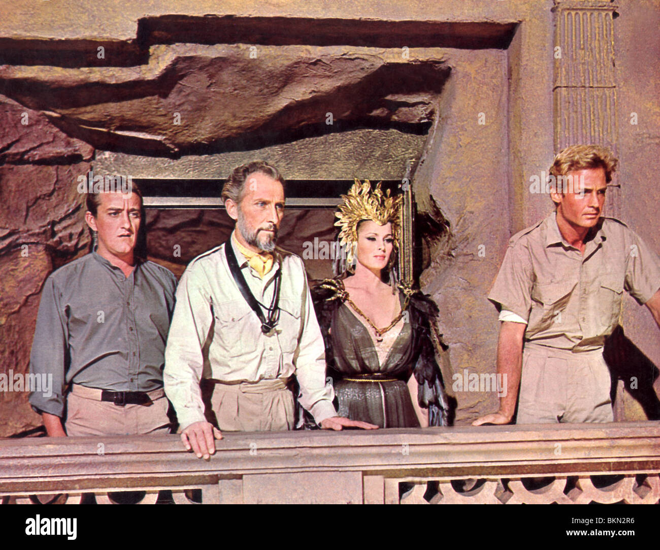 SHE (1965) BERNARD CRIBBINS, PETER CUSHING, URSULA ANDRESS, JOHN RICHARDSON SHE 002FOH Stockfoto