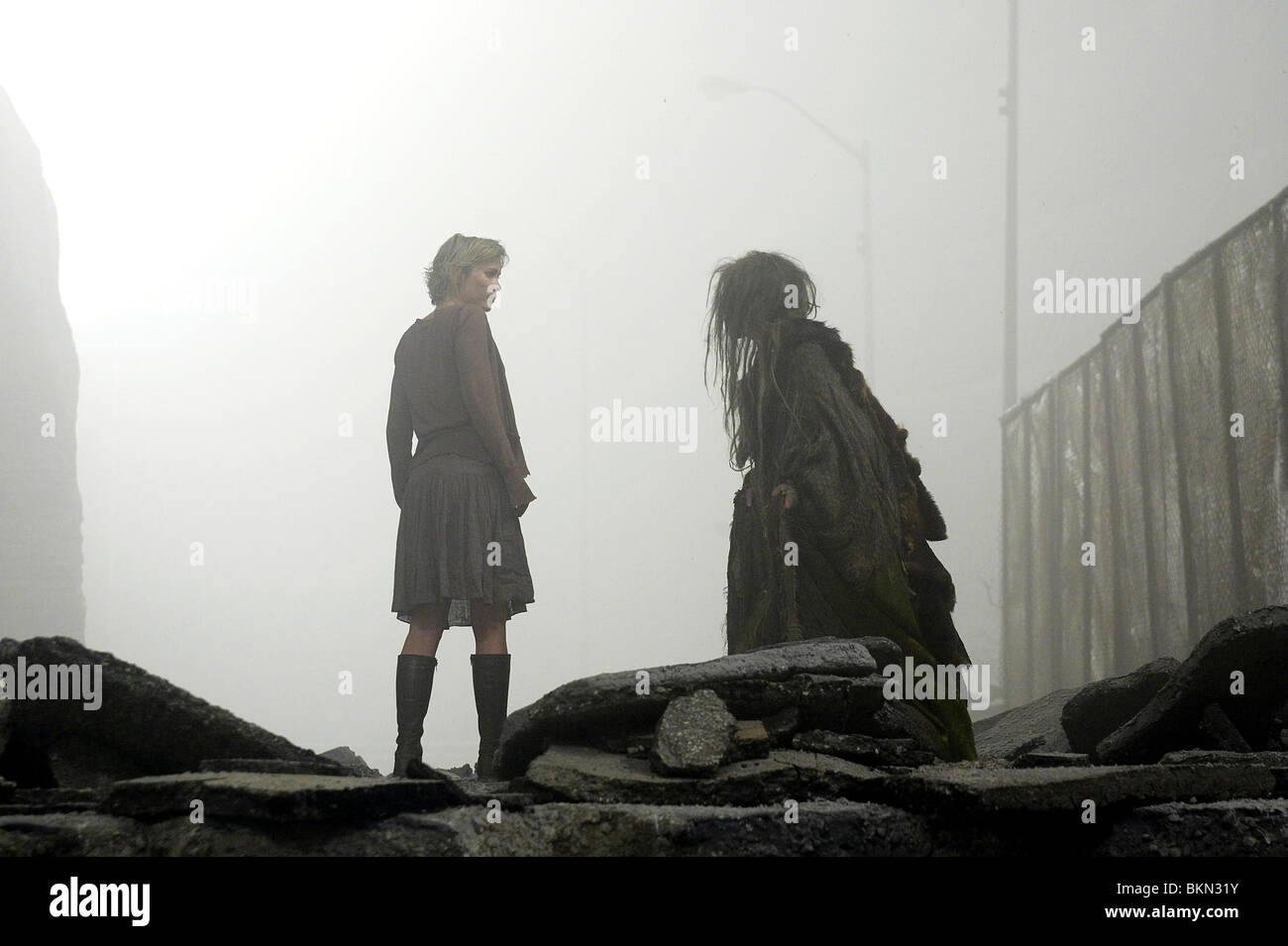 SILENT HILL (2006) RADHA MITCHELL, DEBORAH KARA UNGER (DEBORAH UNGER) SIHI 001 - AI Stockfoto