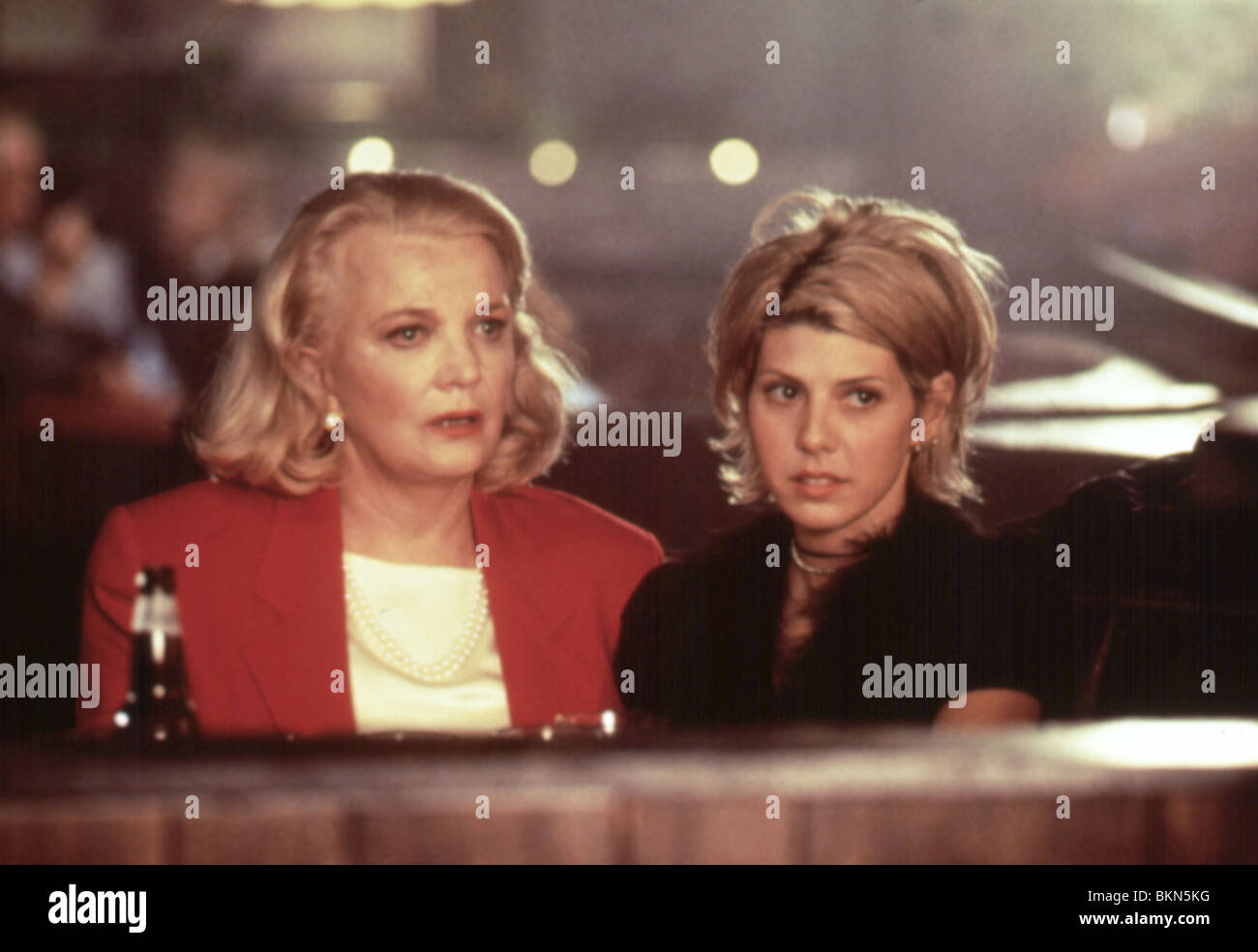 AUSHÄNGEN DER STARS (1996) GENA ROWLANDS, MARISA TOMEI UTS 001 Stockfoto