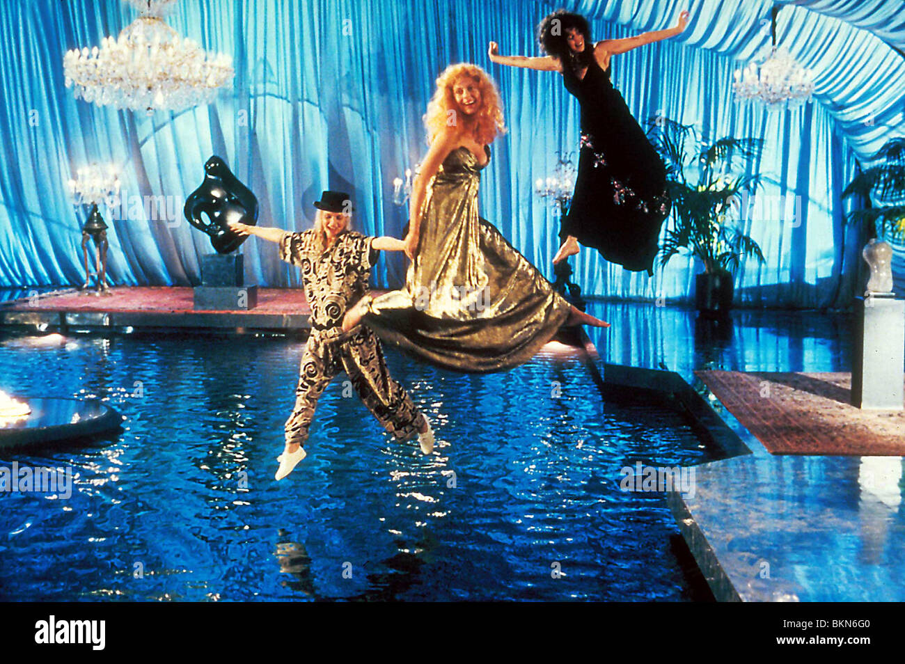 DIE HEXEN VON EASTWICK (1987) MICHELLE PFEIFFER, SUSAN SARANDON, CHER WEHE 069 Stockfoto