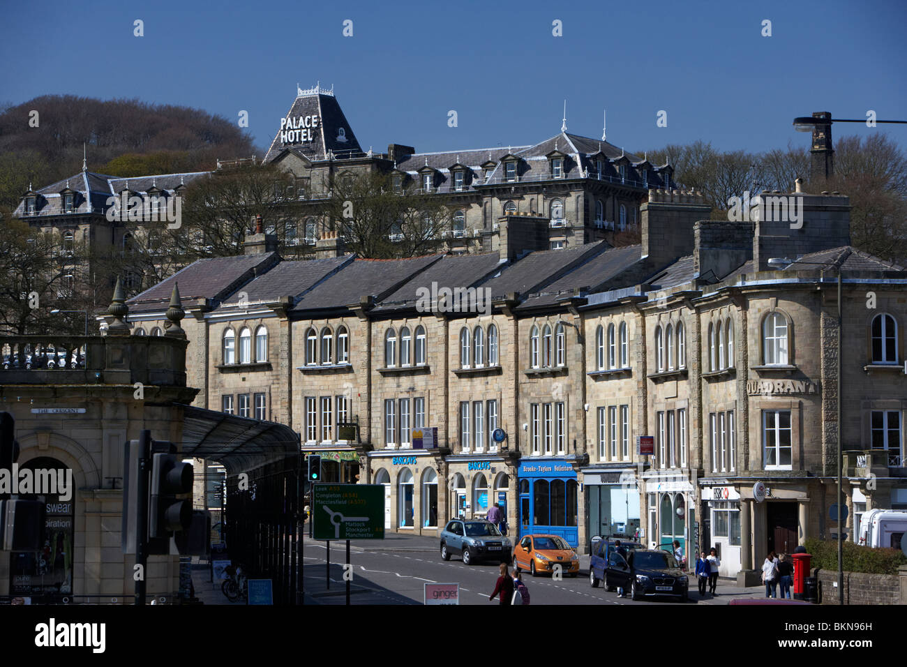 der Quadrant shopping Street und Palace Hotel Buxton Derbyshire England UK Stockfoto