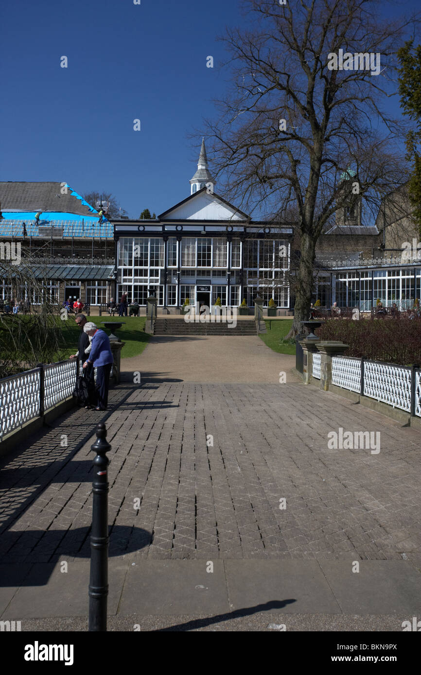 die Brücke im Pavillon Garten Buxton Derbyshire England UK Stockfoto