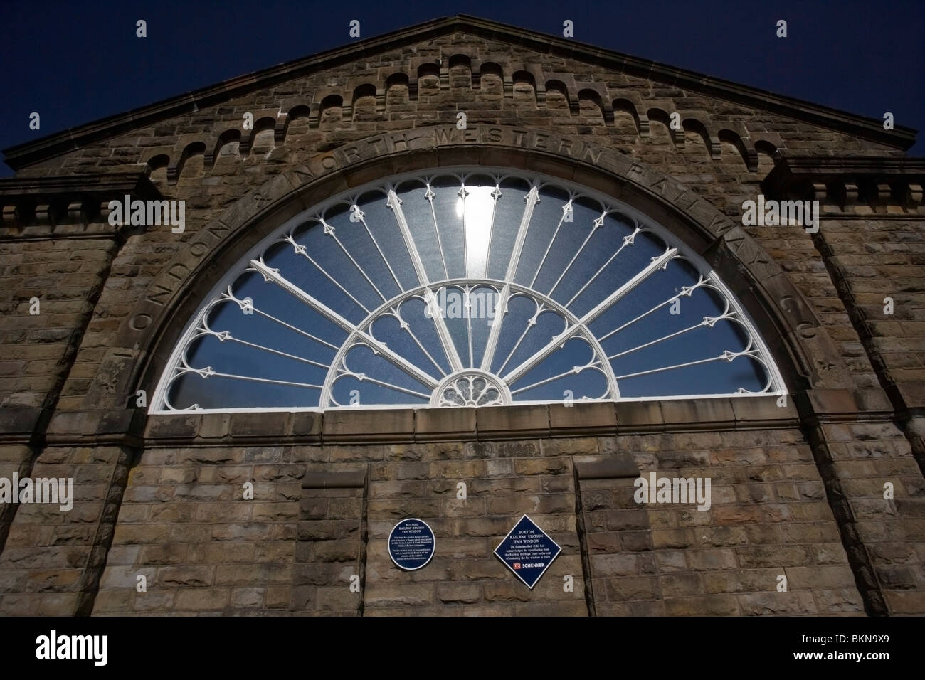 viktorianische Ventilator Fenster von Joseph Paxton im Buxton Bahnhof Buxton Derbyshire England UK Stockfoto