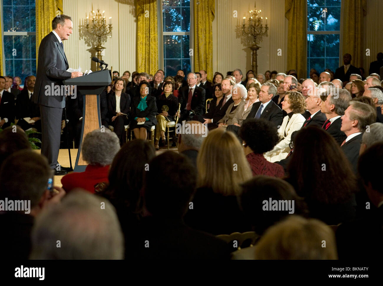 Präsident George w. Bush, der ehemalige Präsident George Bush und First Lady Laura Bush ehemalige First Lady Barbara Bush. Stockfoto