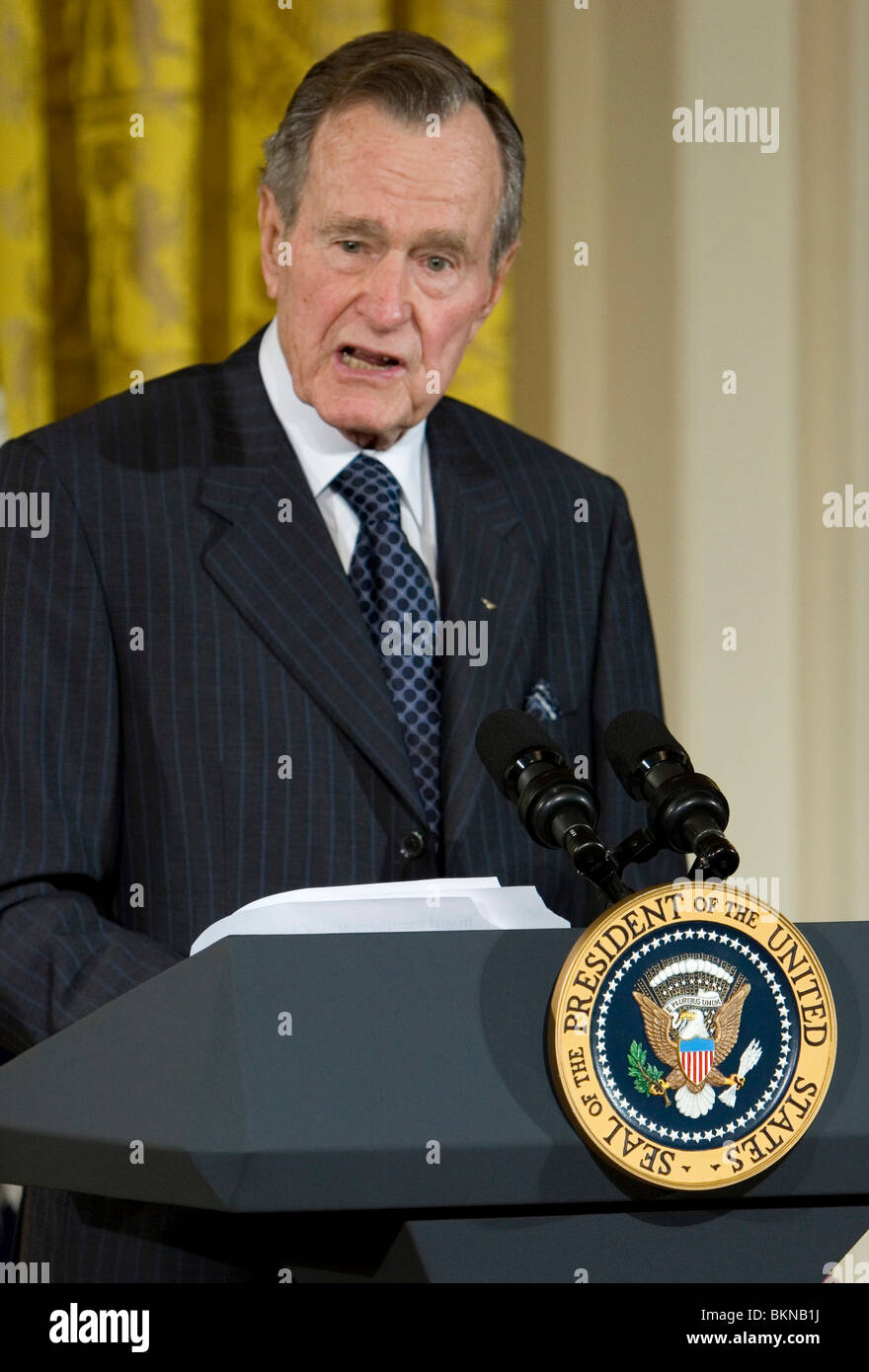 Präsident w. Bush, der ehemalige Präsident Bush und First