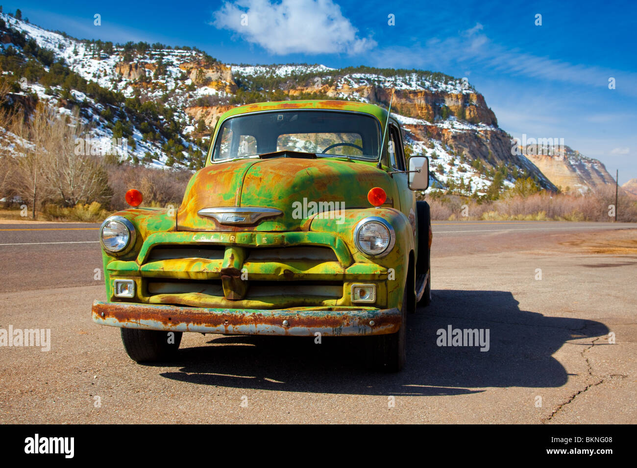 Antike Pickup-Truck auf der Autobahn in Arizona, USA Stockfoto