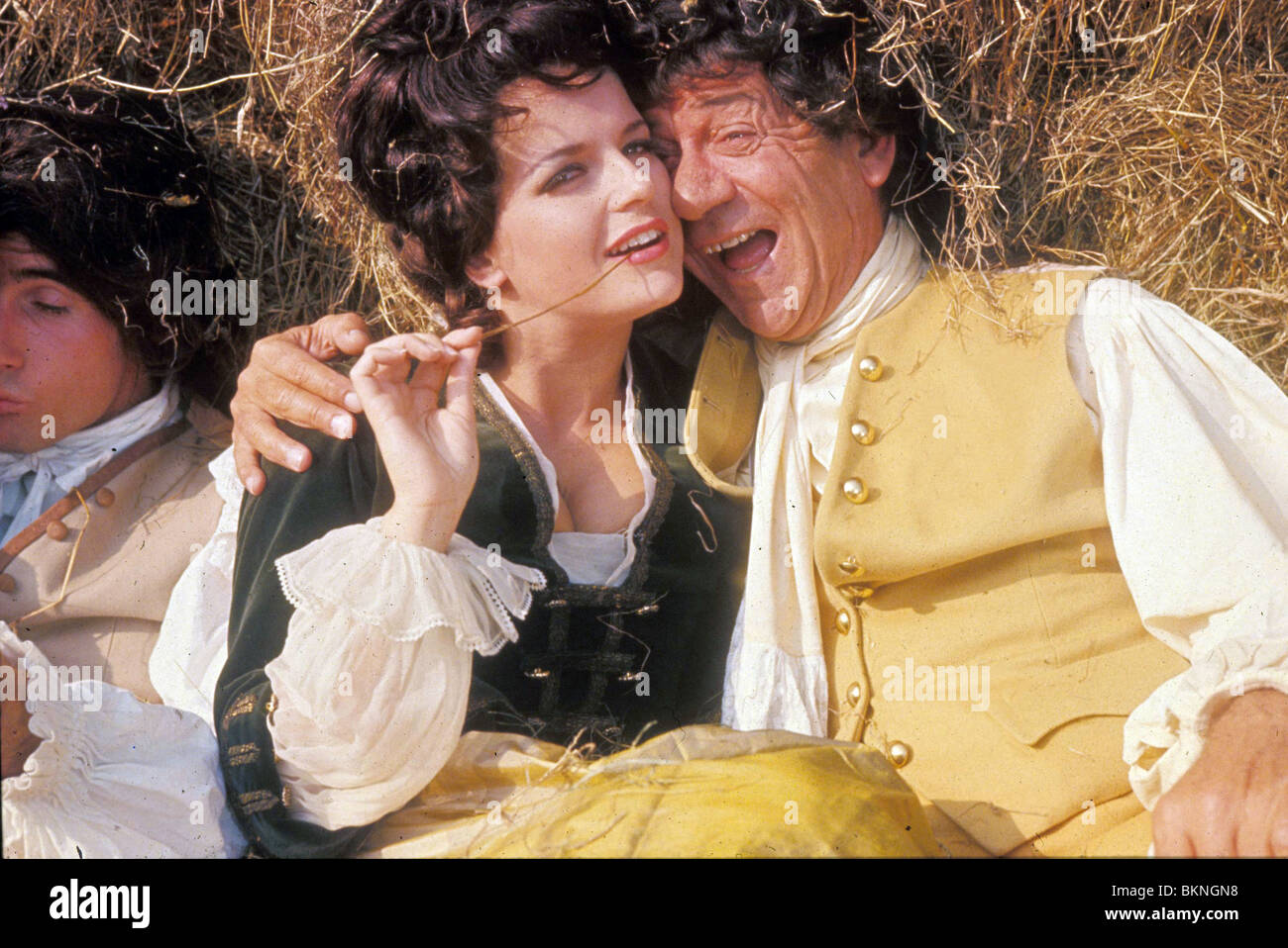 CARRY ON VERLIEREN SIE NICHT IHREN KOPF (1966) SID JAMES CDLH 025 Stockfoto