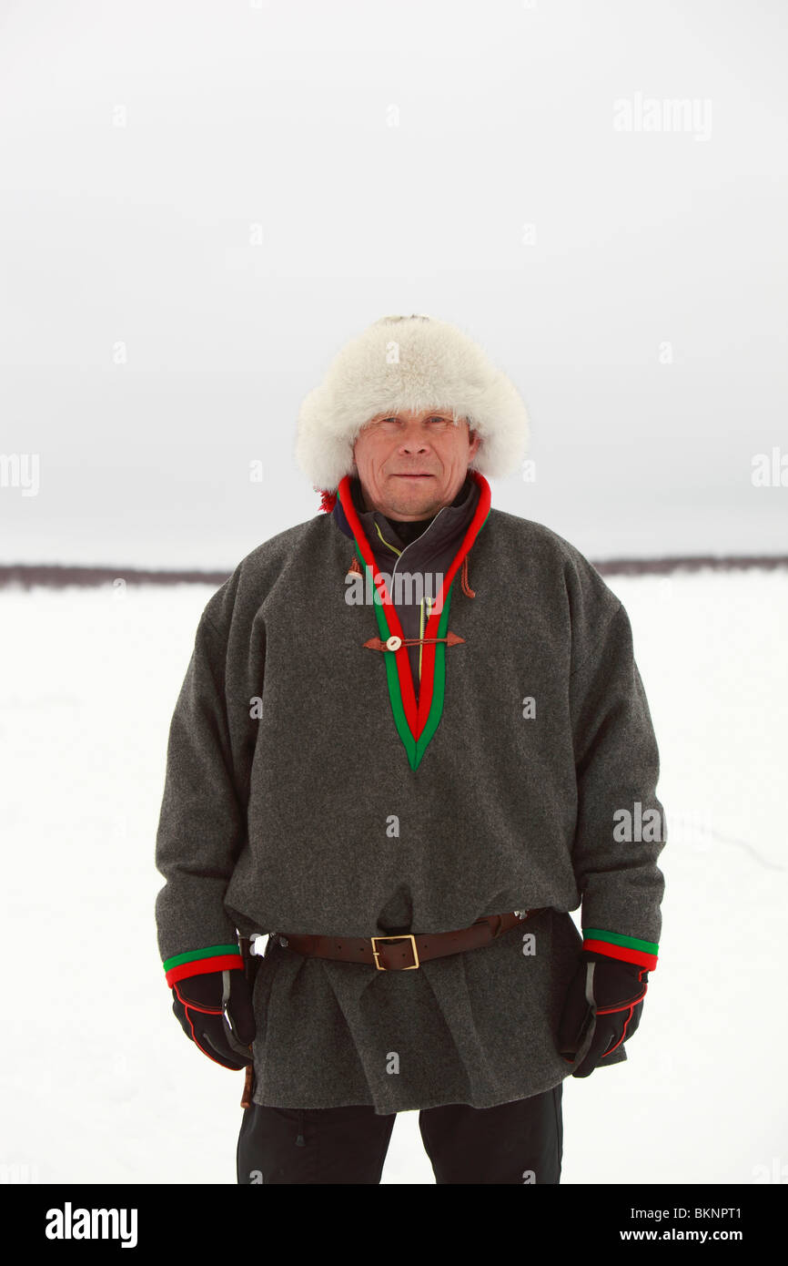 Saami Mann beim Rentier Racing World Cup, während Sámi Osterfestspiele in Kautokeino in Finnmarksvidda im arktischen Norwegen Stockfoto
