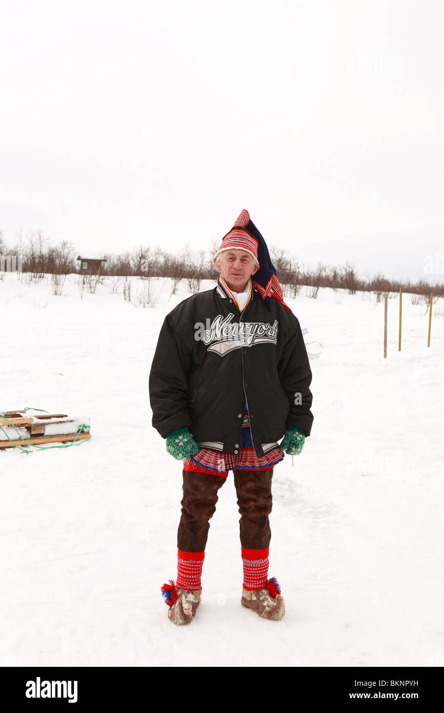 Saami Mann bei den Osterfestspielen Sámi statt in Kautokeino in Finnmarksvidda im arktischen Norwegen Stockfoto