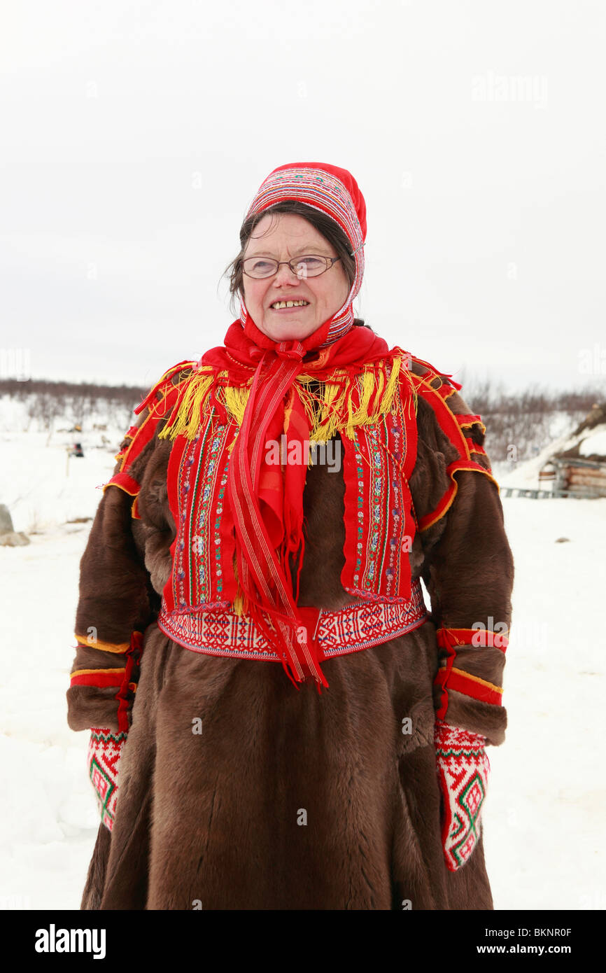 Saami Dame bei den Osterfestspielen Sámi statt in Kautokeino in Finnmarksvidda im arktischen Norwegen Stockfoto