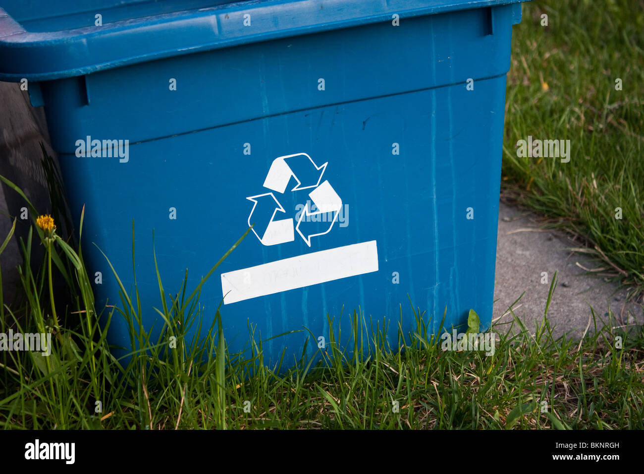 Recycle bin Feld Zeichen Eco umweltfreundliche blau Stockfoto