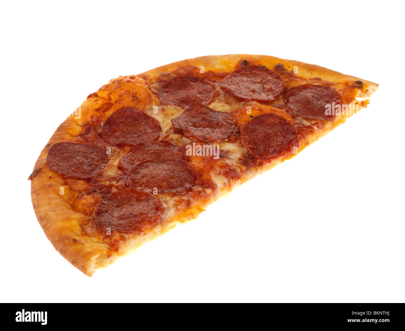 Eine halbe Peperoni-Pizza Stockfoto