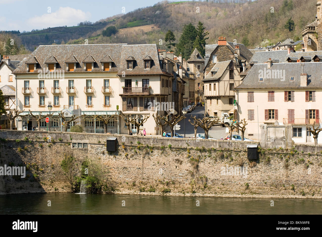 Das Stadtzentrum von dem mittelalterlichen Dorf Estaing mit Renaissance und romanische Architektur Aveyron Frankreich Stockfoto