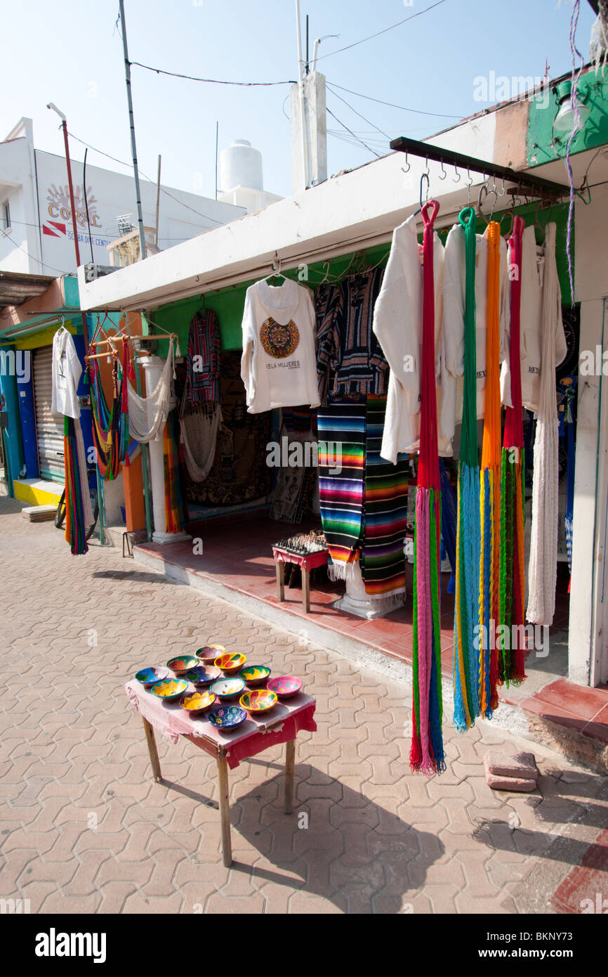 Souvenir shop cancun mexico Fotos und Bildmaterial in hoher Auflösung
