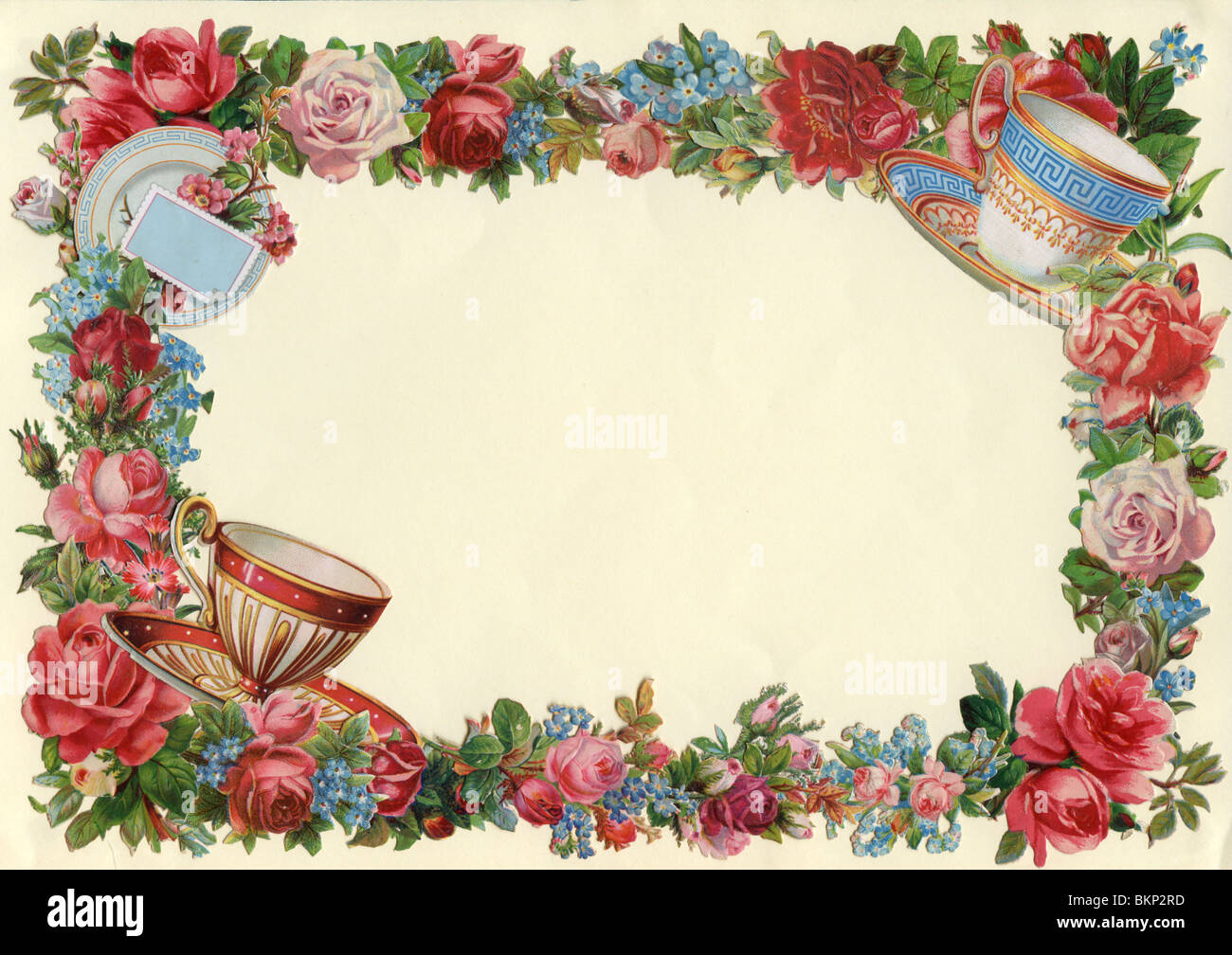 Floral Rose Grenze mit Teetassen und Untertassen Stockfoto
