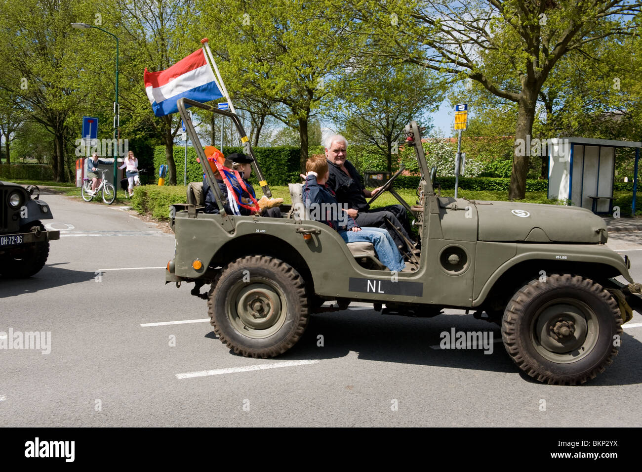 Tag der Befreiung in den Niederlanden am 5 Mai 2010, viele Läufer mit der Befreiung Flagge von Wageningen, ihr eigenes Dorf Stockfoto