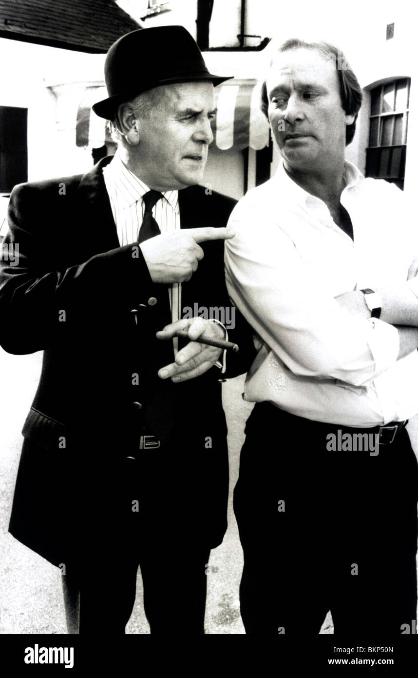 GEORGE COLE, DENNIS WATERMAN "MINDER" TV ZEIGEN GGCL 010P Stockfoto