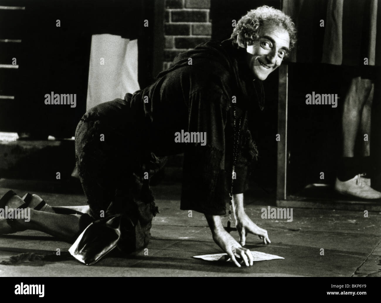 IN GOD TRUST WE (1980) MARTY FELDMAN MARTY FELDMAN (DIR) IGTR 001 P Stockfoto