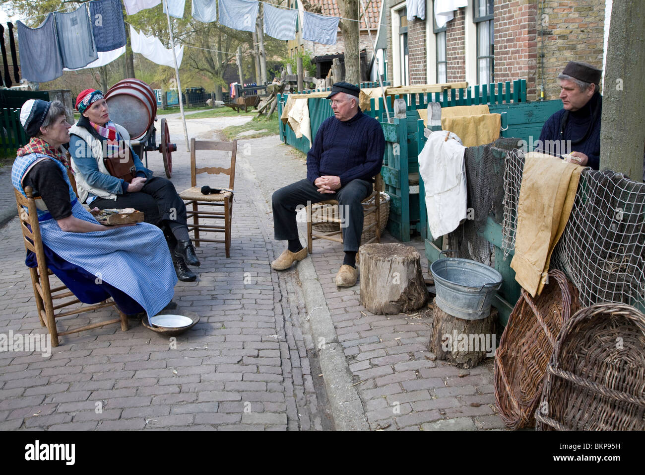 Menschen wieder anschließt Leben in Urk Dorf, Zuiderzee Museum, Enkhuizen, Niederlande Stockfoto