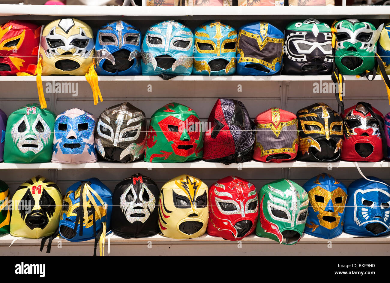 Lucha Libre oder farbenfrohe mexikanische Wrestling Masken zum Verkauf in  Cabo San Lucas, Baja California, Mexiko Stockfotografie - Alamy