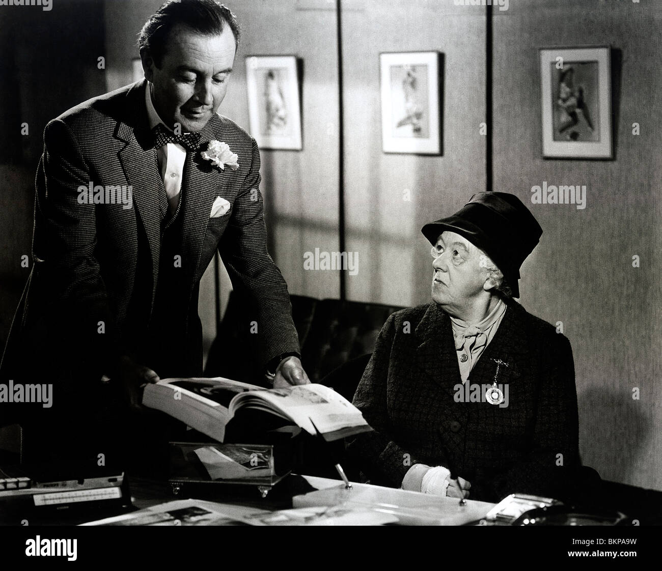 MORD AM MEISTEN FOUL DENNIS PRICE, MARGARET RUTHERFORD GEORGE POLLACK (DIR) MUMF 002P Stockfoto