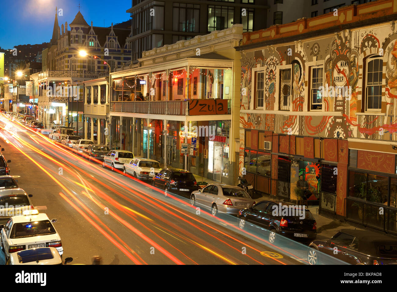 Abenddämmerung Blick auf Long Street in Kapstadt, Südafrika. Stockfoto