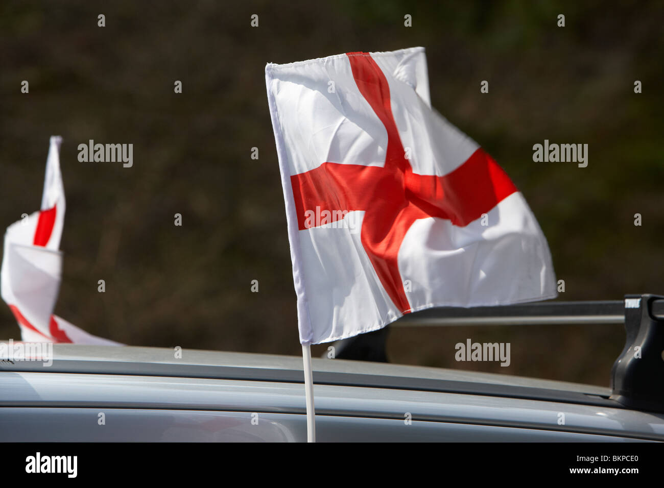 Mini cross St George englischen nationalen Flagge auf einem Auto nach St. Georges Tag England uk Stockfoto