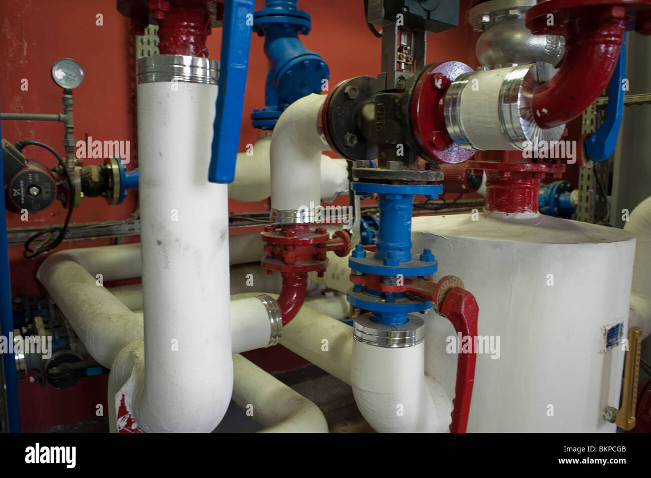 Gas Boiler Installation in a Public Housing Estate Apartments Building, Paris, France, Detail Hot Water Pipes in Basement, retrofit energy sustainable building materials, modern industrial interior Stockfoto
